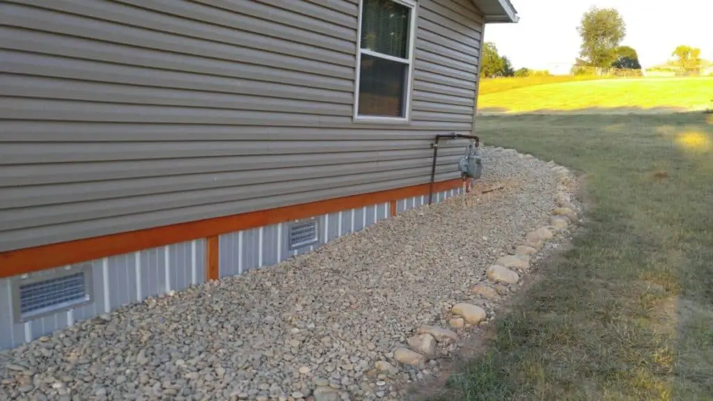 How Do You Replace Vinyl Skirting On a Mobile Home? Mobile Home Friend
